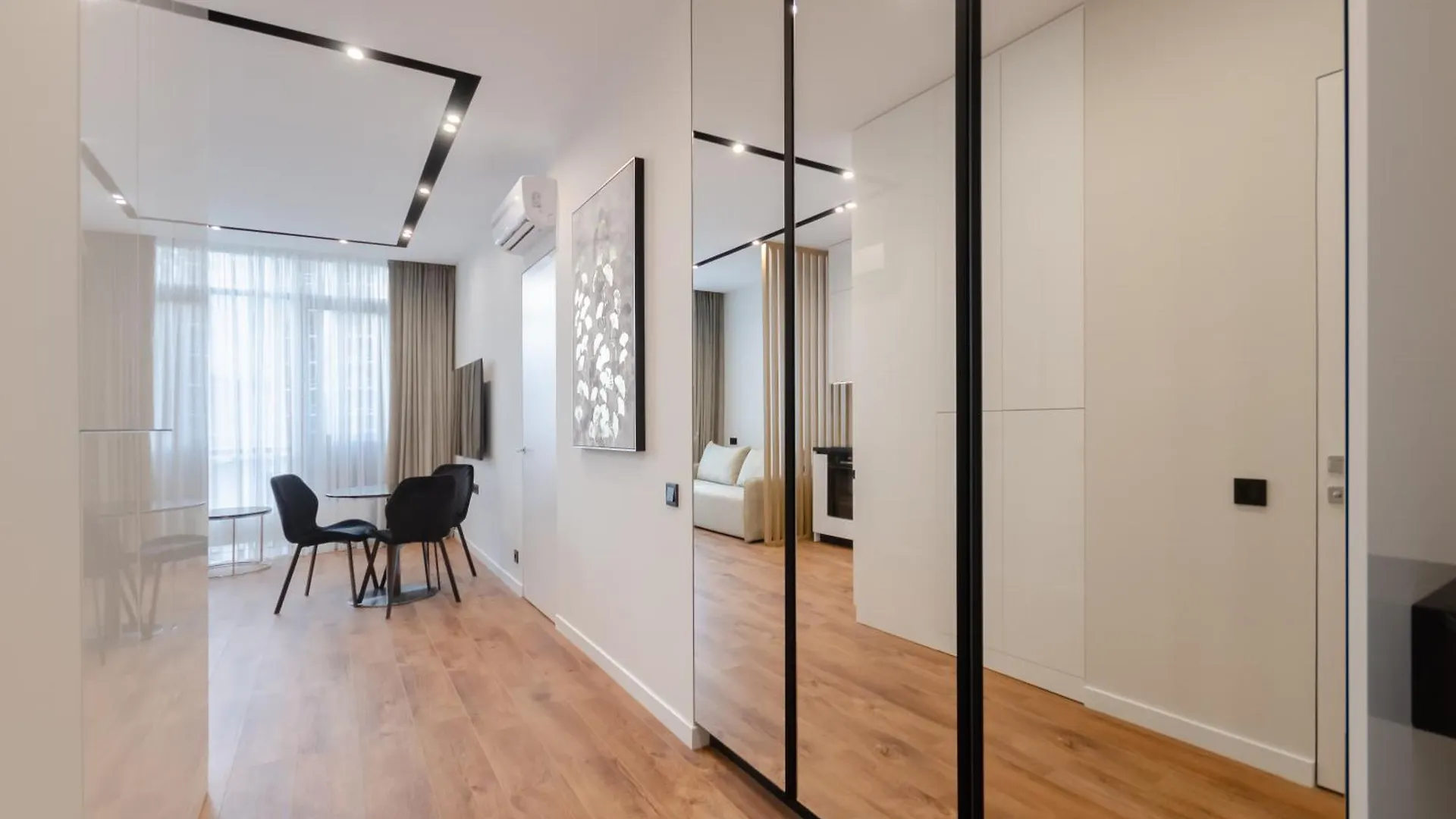 Petrovdom 2-5 New Apartment In Rc Novopecherski Lypky, 19B Andrii Verkhogliad Street Kiev Ukraina